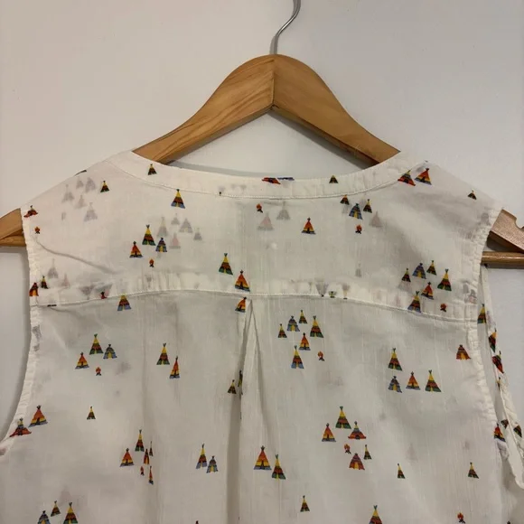 Eddie Bauer Teepee Print Button-Front Tank - Size Large - Picture 9 of 12